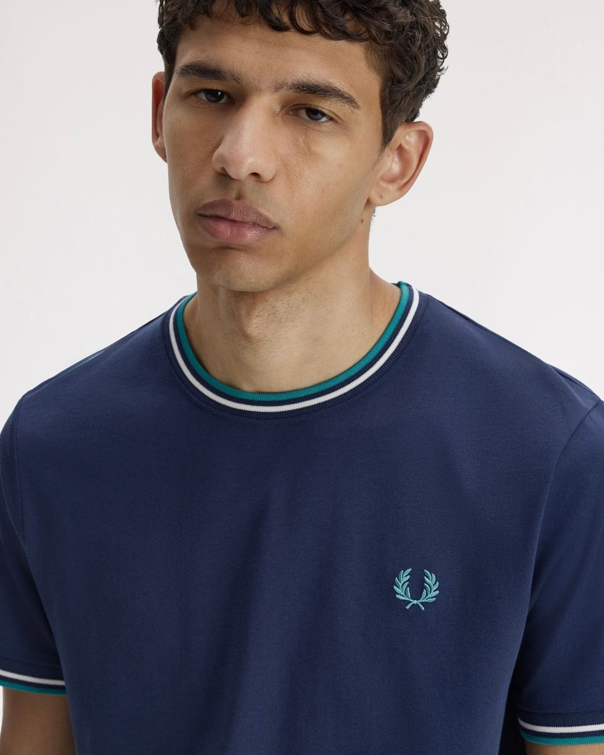 Camiseta con el ribete con dos franjas