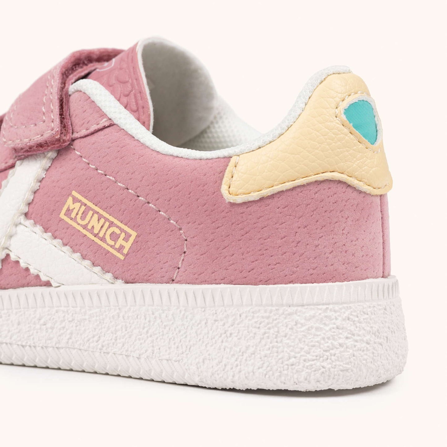 MUNICH MINI BARRU VCO 18 Zapatillas Infantiles Rosa Pastel con Velcro y Detalles en Blanco y Crema