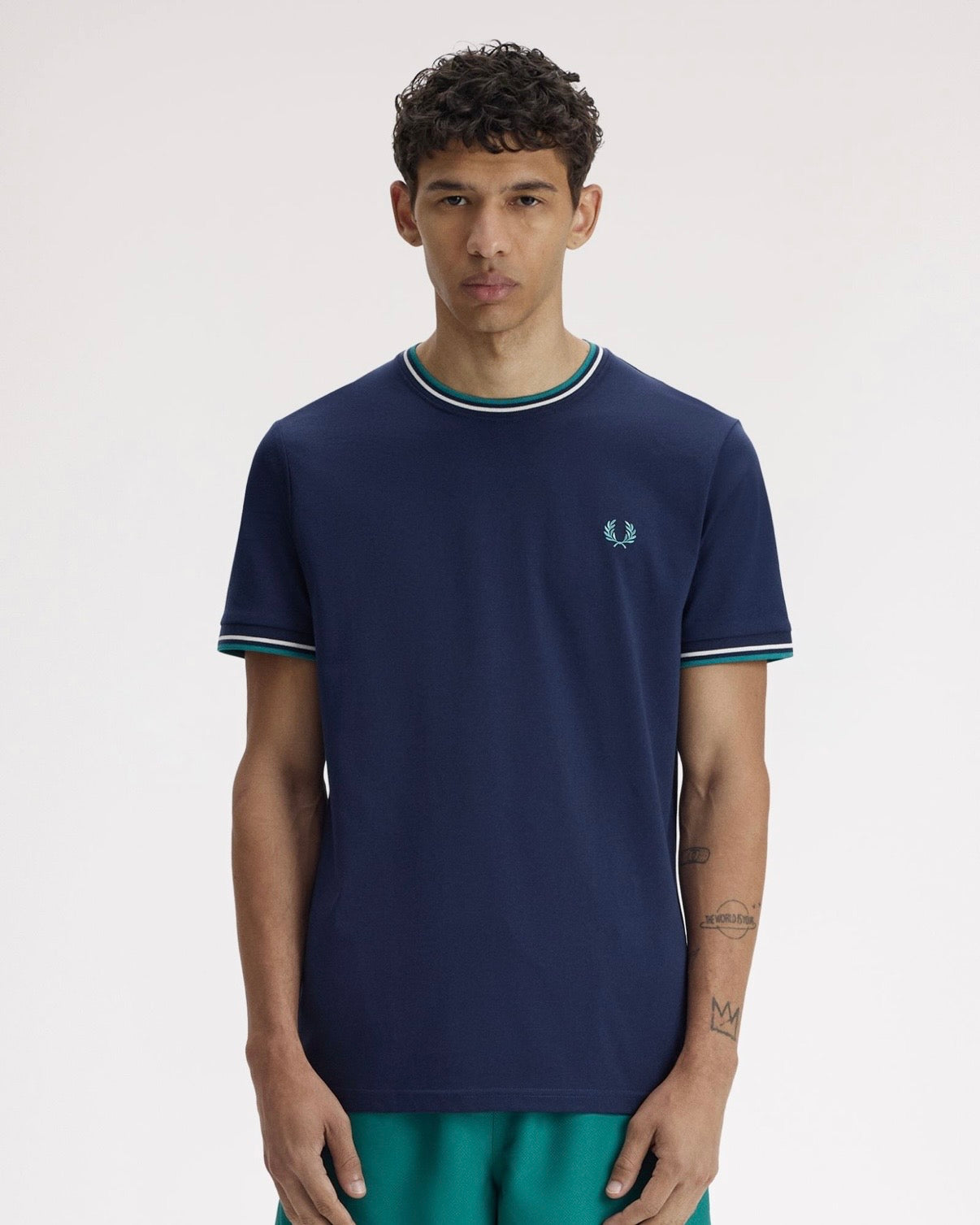 Camiseta con el ribete con dos franjas