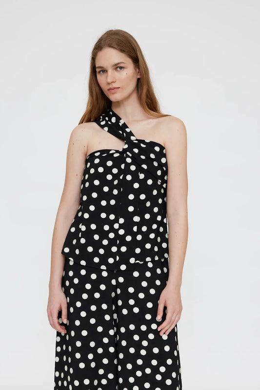 Top asimétrico con estampado de puntos negro y blanco