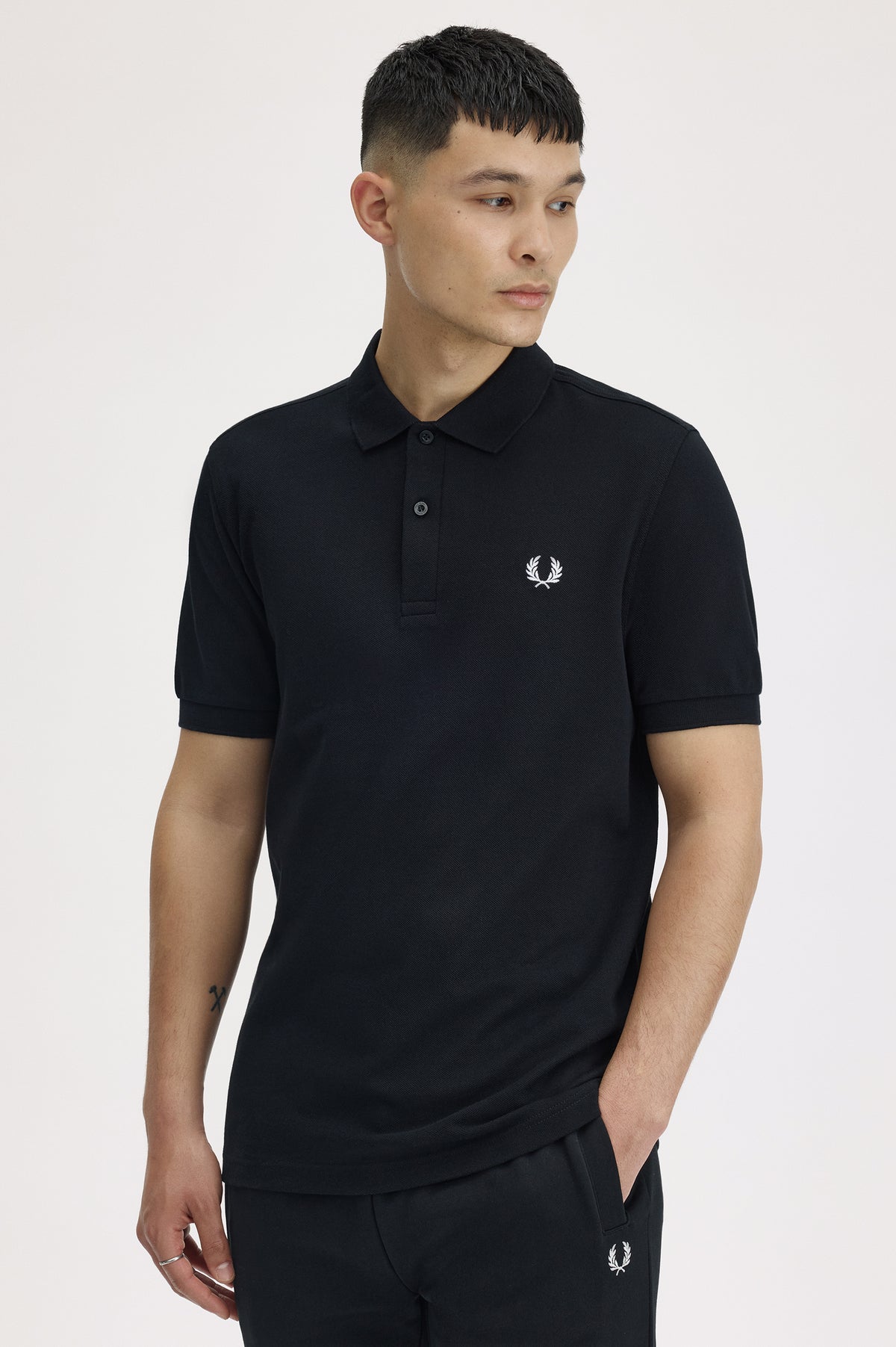 THE FRED PERRY SHIRT M6000 • 350