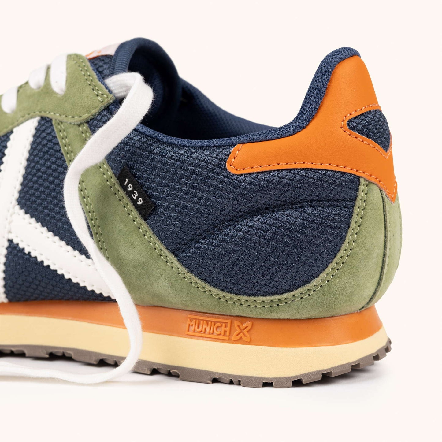 MUNICH MASSANA MAN 601. Zapatillas Retro Running Verde Oliva y Navy