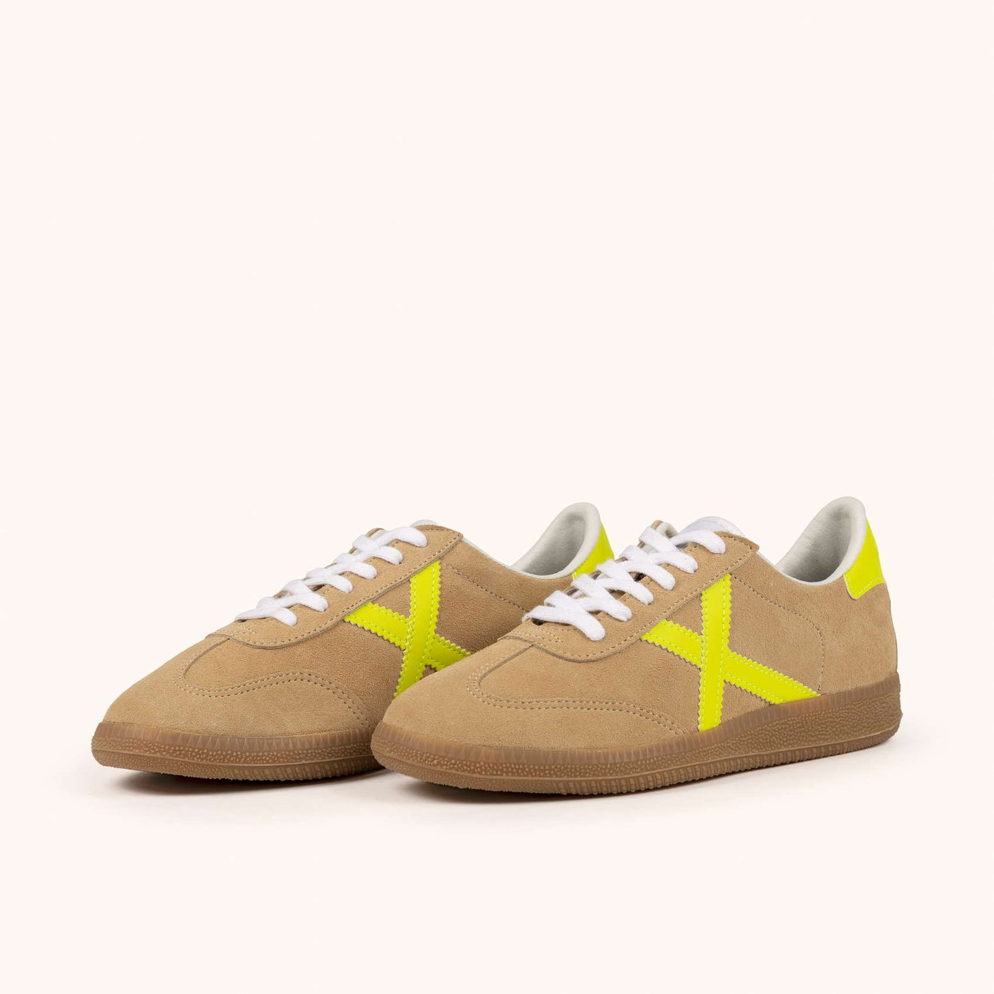 MUNICH BARRU 226 Zapatilla casual de serraje arena con detalles flúor y suela caramelo
