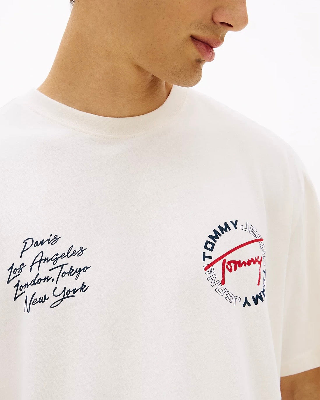 Camiseta amplia con logo trasero