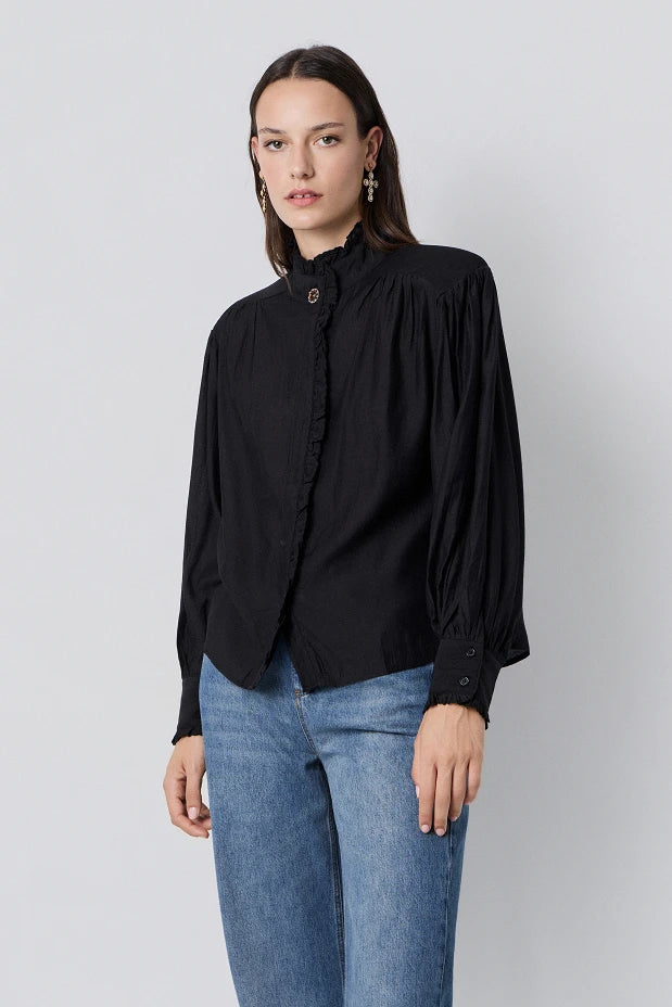 Camisa con detalles de encaje
