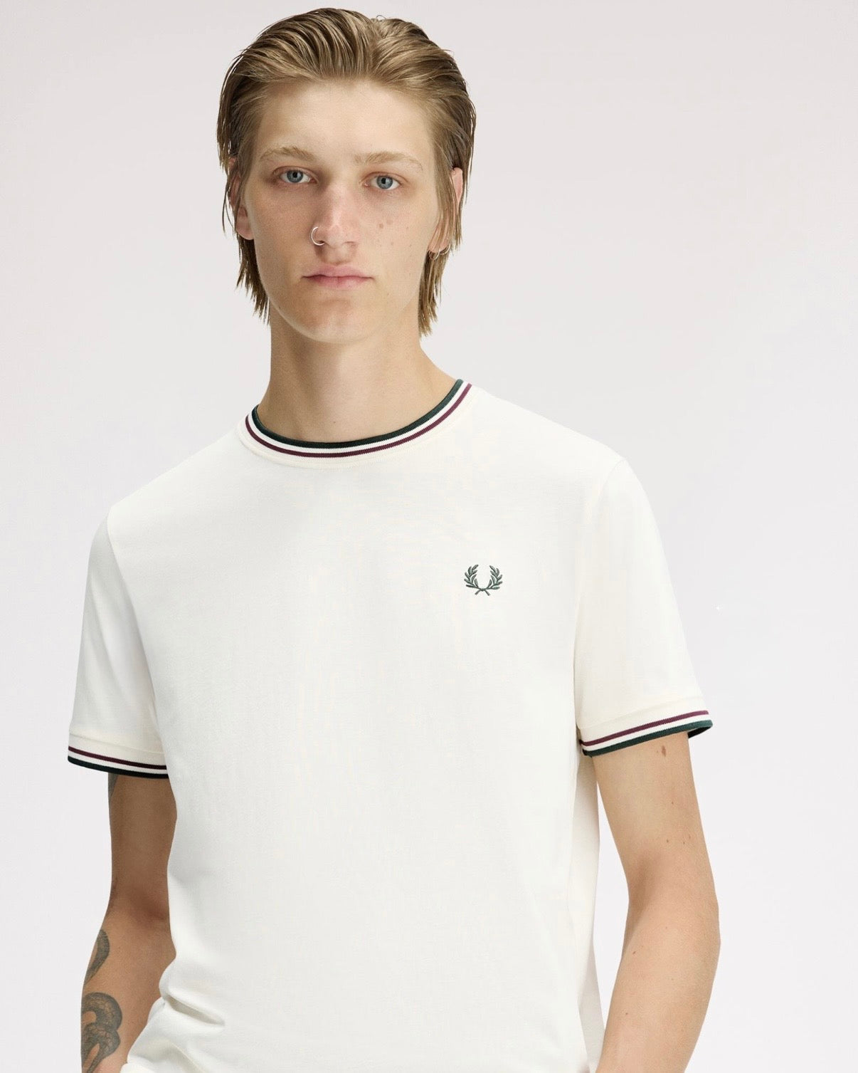 Camiseta con el ribete con dos franjas