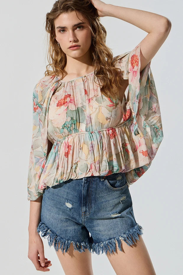 Blusa estilo capa con estampado floral