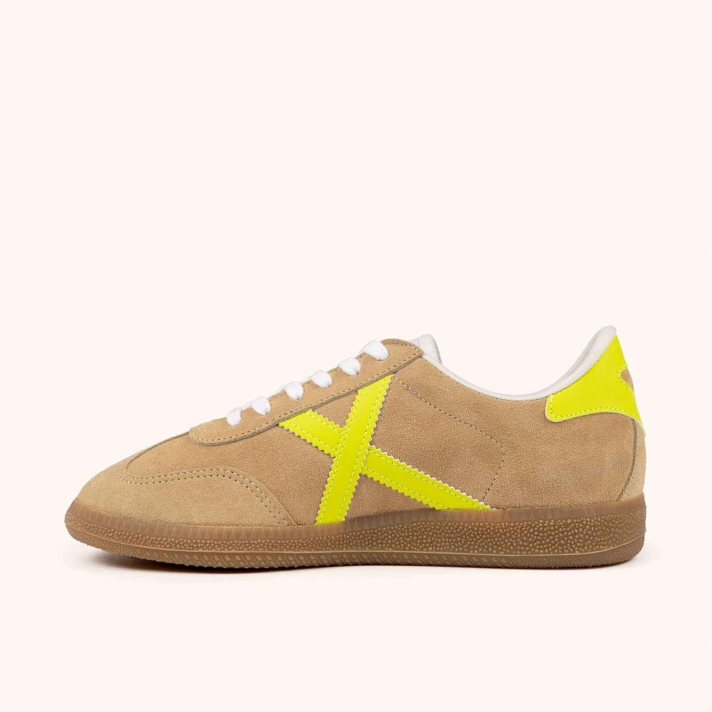MUNICH BARRU 226 Zapatilla casual de serraje arena con detalles flúor y suela caramelo