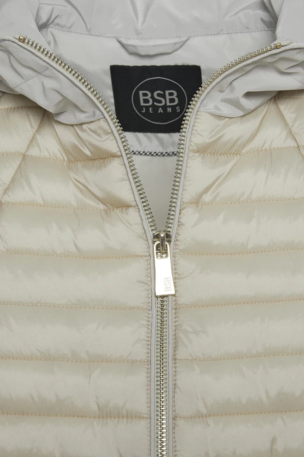 Chaqueta acolchada combinación de tejidos