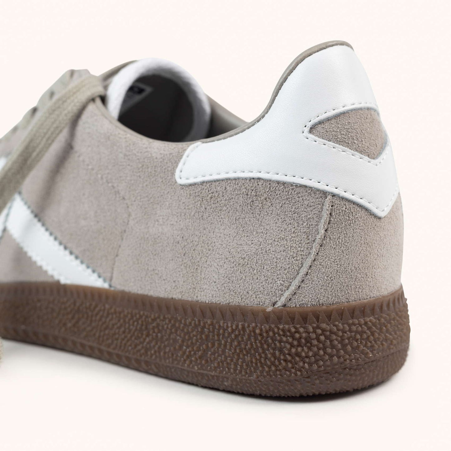 MUNICH BARRU 216 Zapatilla casual de serraje gris con suela caramelo