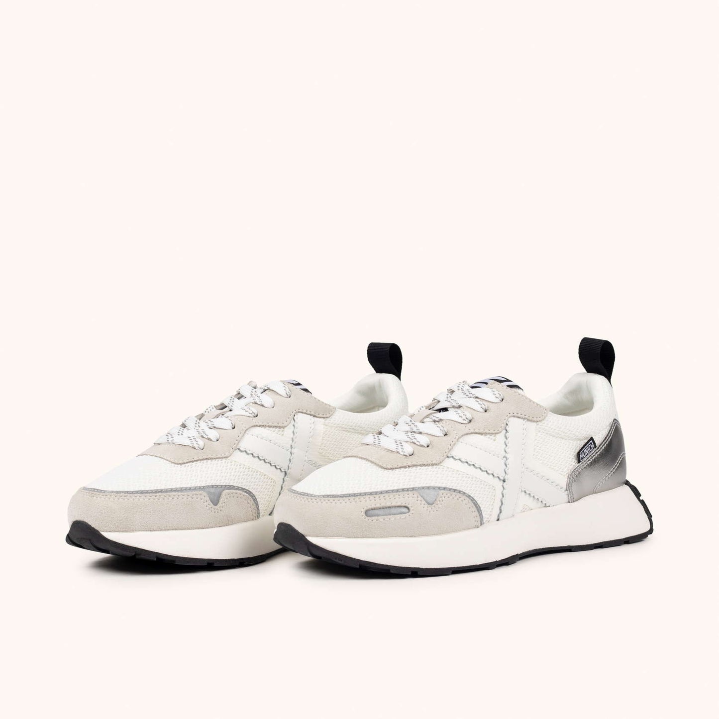MUNICH XEMINE WMN 102 Sneakers de diseño running elegante blanco y plata