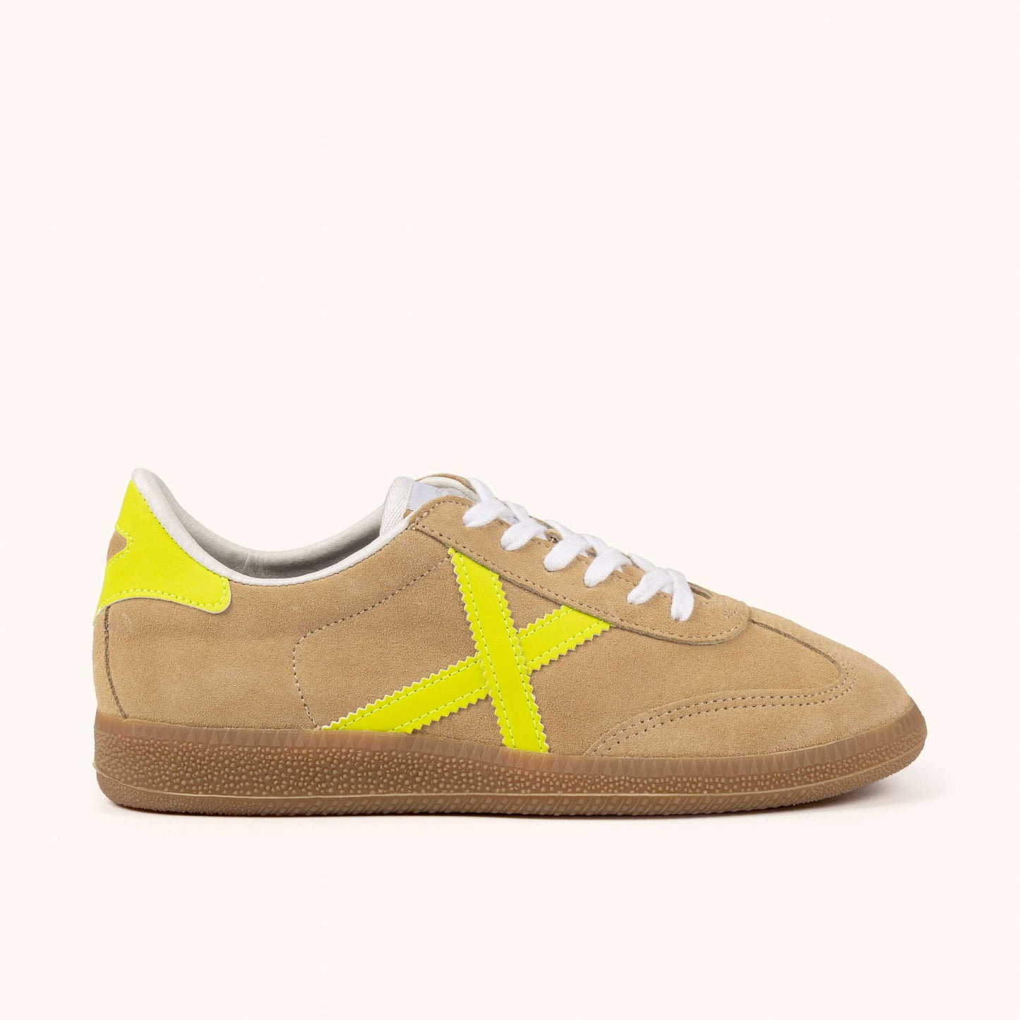 MUNICH BARRU 226 Zapatilla casual de serraje arena con detalles flúor y suela caramelo
