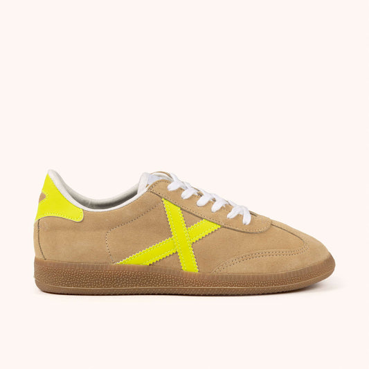 MUNICH BARRU 226 Zapatilla casual de serraje arena con detalles flúor y suela caramelo