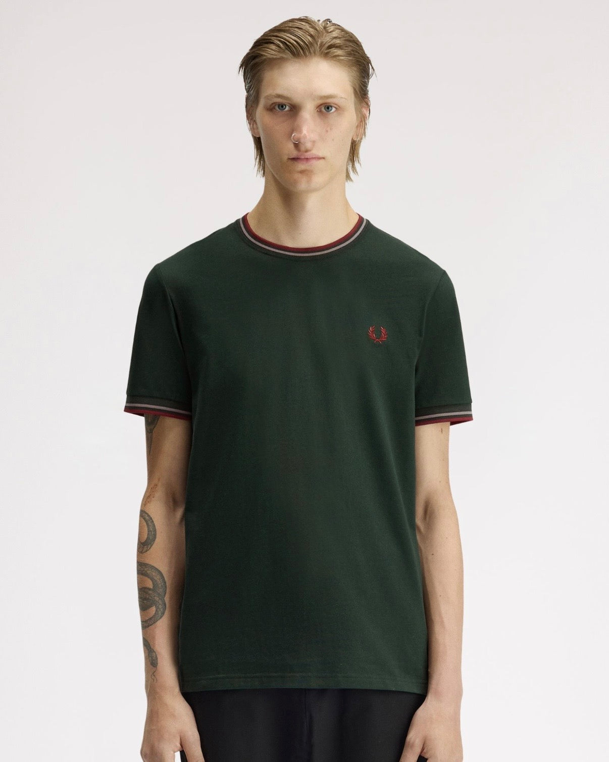Camiseta con el ribete con dos franjas