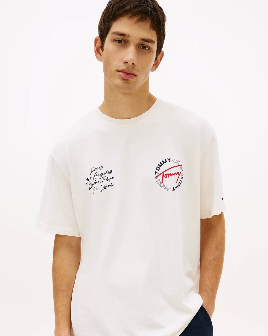Camiseta amplia con logo trasero