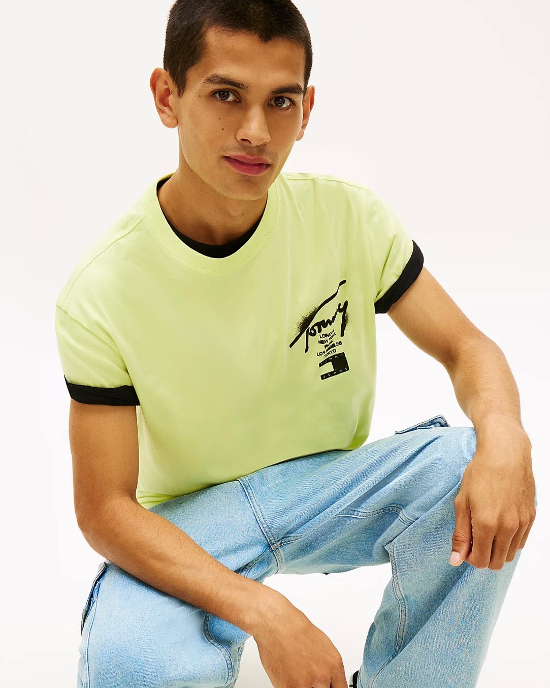 Camiseta de punto con logo con la firma