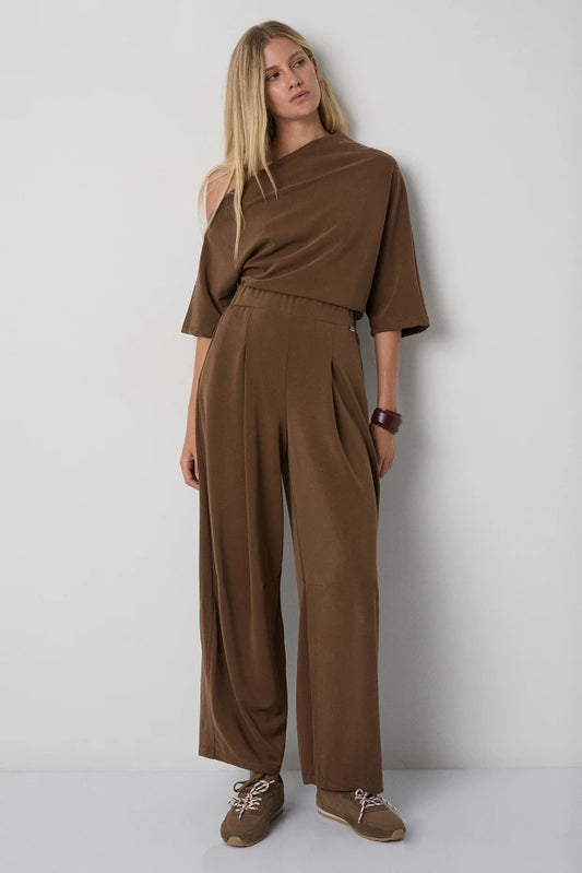 Pleated trousers