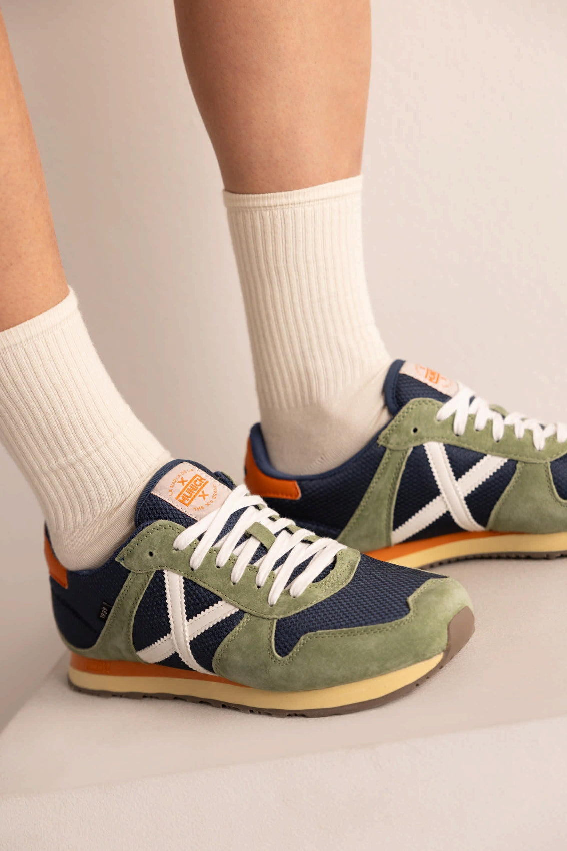 MUNICH MASSANA MAN 601. Zapatillas Retro Running Verde Oliva y Navy