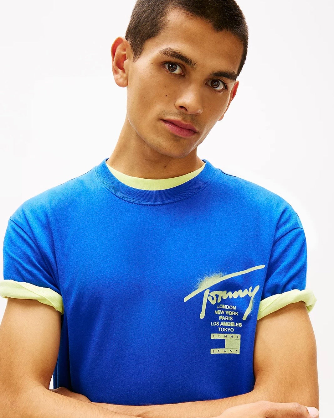 Camiseta de punto con logo con la firma