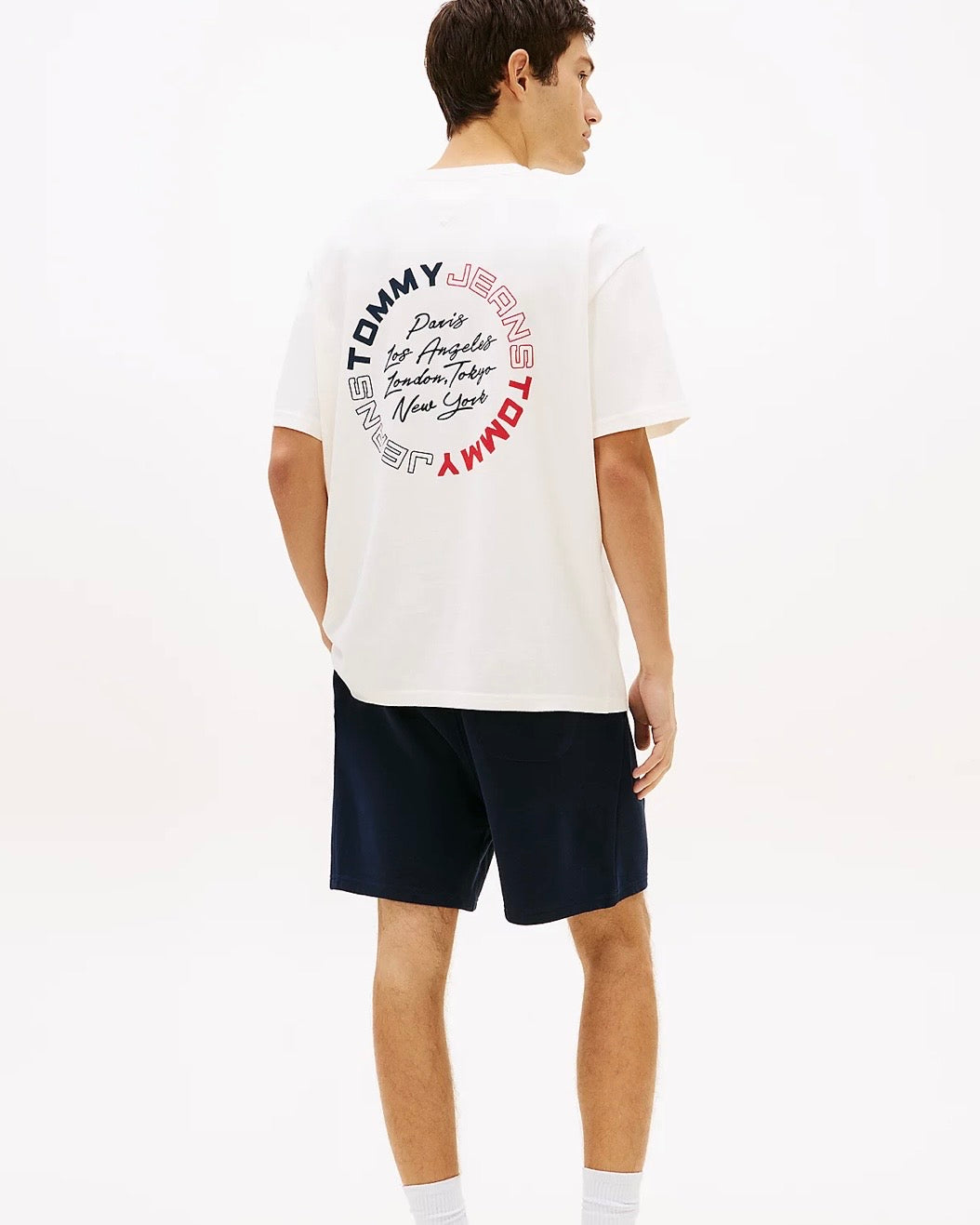 Camiseta amplia con logo trasero