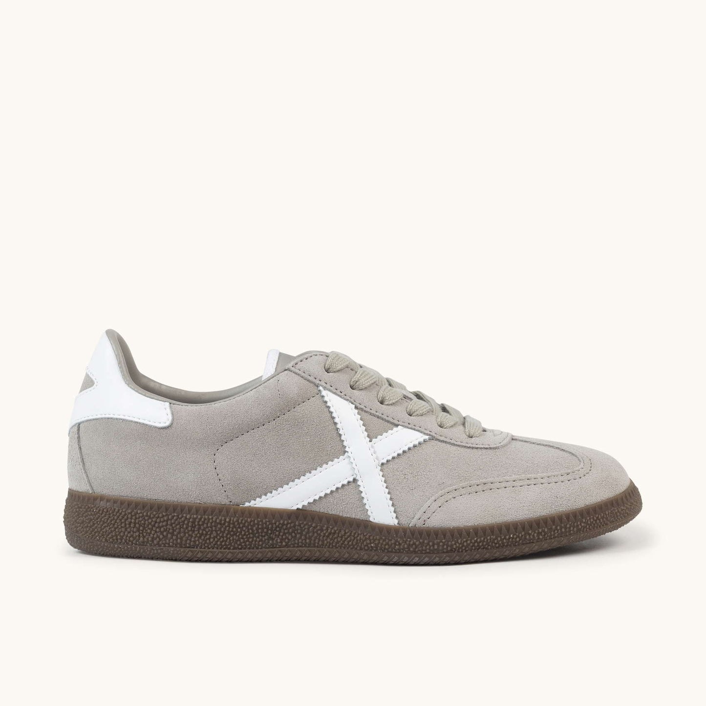 MUNICH BARRU 216 Zapatilla casual de serraje gris con suela caramelo