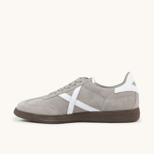 MUNICH BARRU 216 Zapatilla casual de serraje gris con suela caramelo