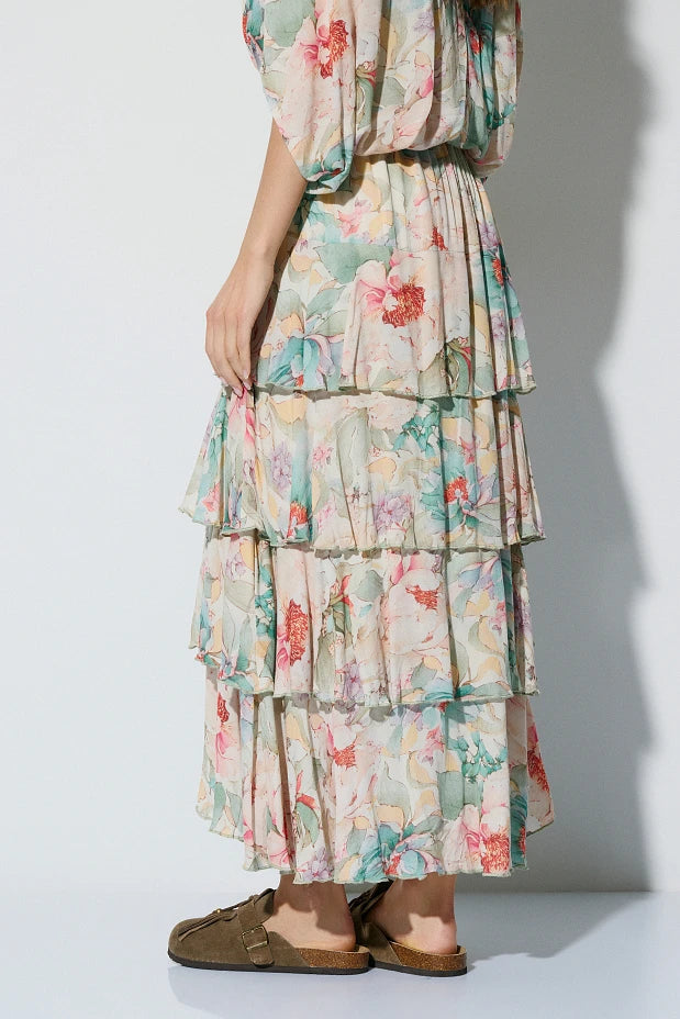 Falda midi floral con volantes