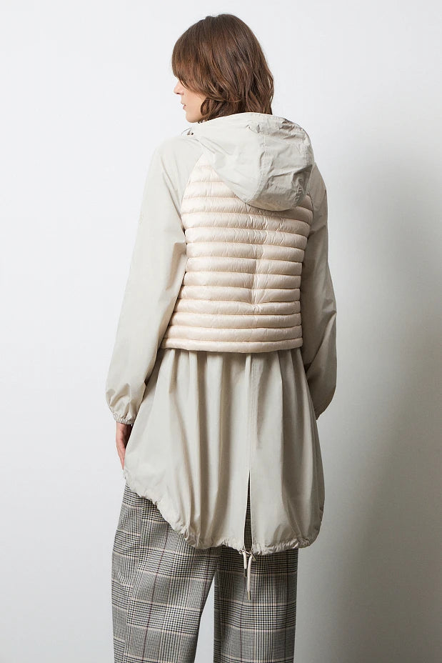 Chaqueta acolchada combinación de tejidos