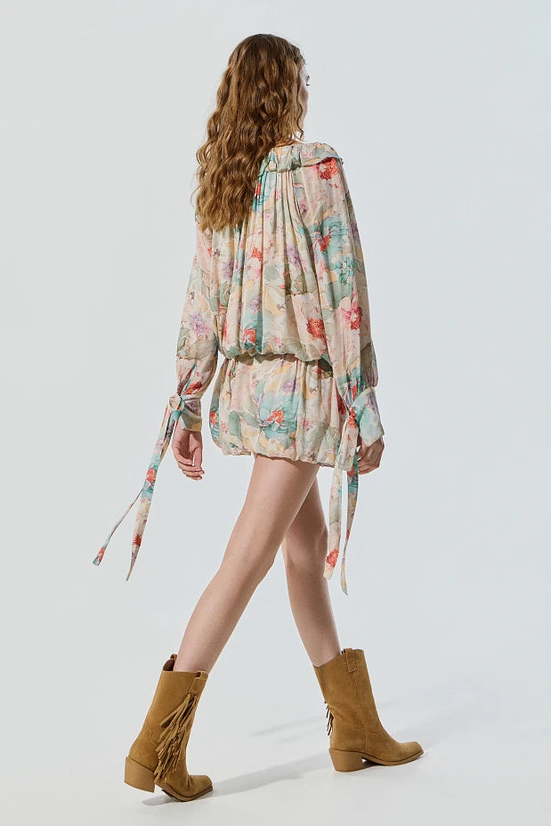 Vestido mini floral con volantes
